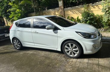 White Hyundai Accent 2013 for sale in Automatic