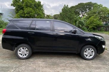 Selling White Toyota Innova 2019 in Quezon City