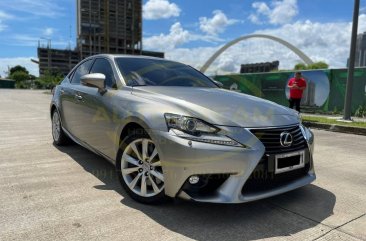 Sell White 2015 Lexus S-Class in Pasig