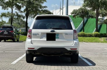 Selling White Subaru Forester 2011 in Makati