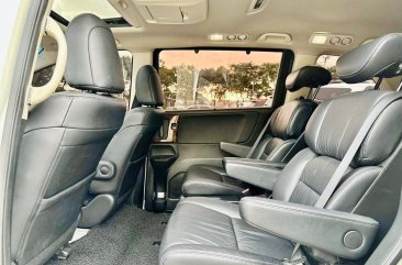 Sell White 2015 Toyota Alphard in Makati