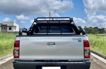 White Toyota Hilux 2014 for sale in Bacoor