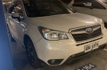 Selling White Subaru Forester 2015 in Makati