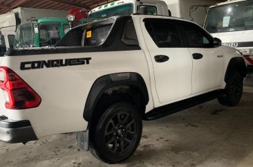 Selling White Toyota Hilux 2023 in Subic