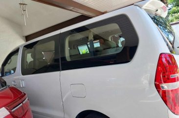 Sell White 2016 Hyundai Starex in Manila