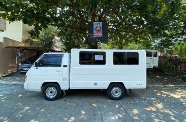 Selling White Mitsubishi L300 2012 in Cainta