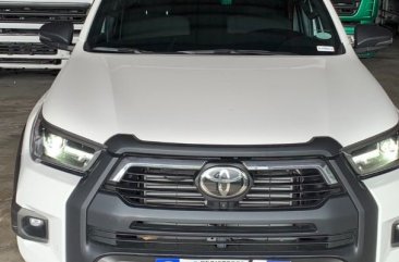 Selling White Toyota Hilux 2023 in Subic