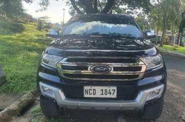 Selling White Ford Everest 2016 in Quezon City