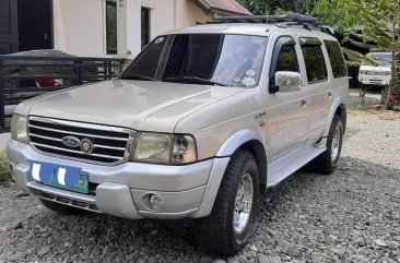 White Ford Everest 2005 for sale in Manual