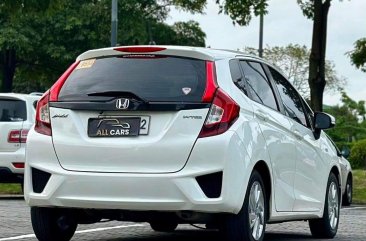 Selling White Honda Jazz 2015 in Makati