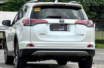 Selling White Toyota Rav4 2018 in Makati