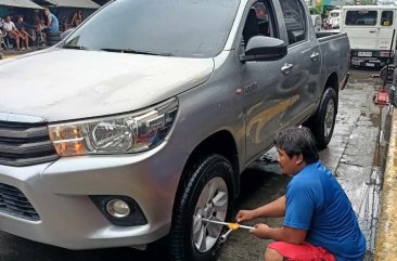 White Toyota Hilux 2016 for sale in Caloocan