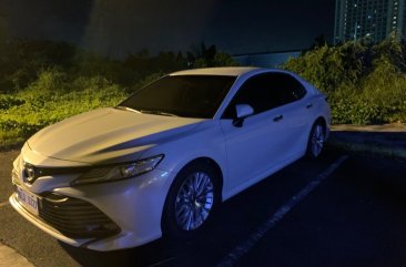 Selling White Toyota Camry 2019 in Biñan