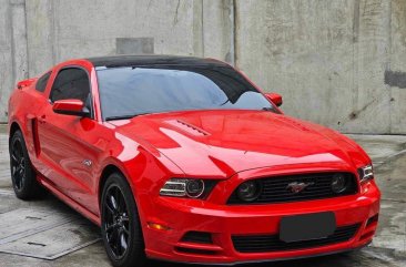 Selling White Ford Mustang 2013 in Manila