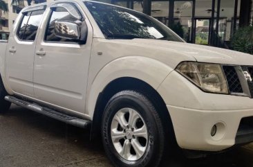 Selling White Nissan Navara 2010 in Manila