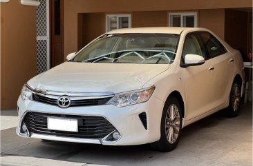Sell Pearl White 2018 Toyota Camry in Muntinlupa