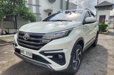 Selling White Toyota Rush 2023 in Quezon City