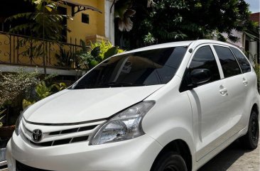 Sell White 2012 Toyota Avanza in Manila