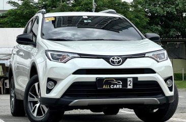Selling White Toyota Rav4 2018 in Makati