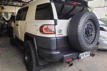 Sell White 2015 Toyota Fj Cruiser in Rizal