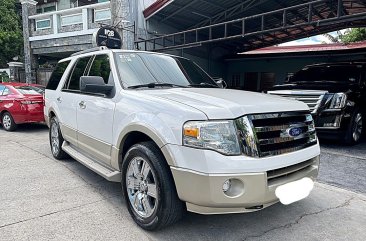 Selling White Ford Expedition 2010 in Bacoor