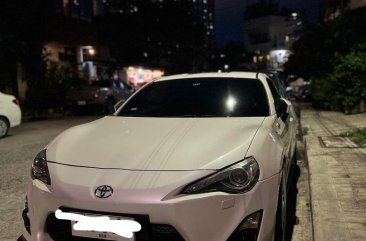 Sell White 2014 Toyota 86 in Pasay