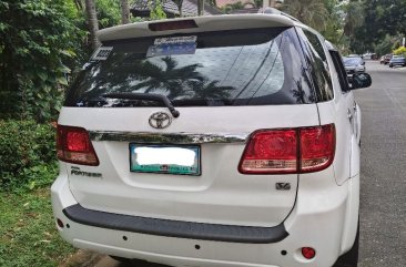 Pearl White Toyota Fortuner 2006 for sale in Rizal