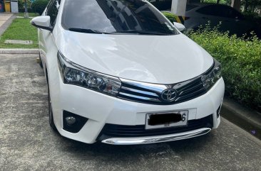 Sell Pearl White 2015 Toyota Corolla altis in Pasig