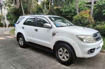 Pearl White Toyota Fortuner 2006 for sale in Rizal