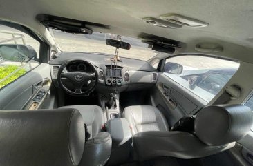 White Toyota Innova 2006 for sale in Quezon City