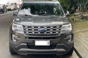 Selling White Ford Explorer 2018 in Quezon City