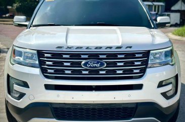 White Ford Explorer 2017 for sale in Automatic