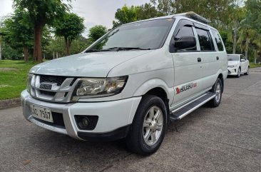 Selling White Isuzu Crosswind 2017 in Manila