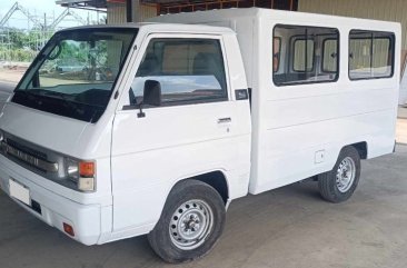 White Mitsubishi L300 2014 for sale in Makati