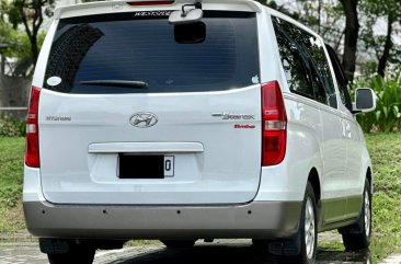 Sell White 2014 Hyundai Starex in Makati
