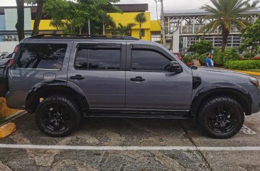 Selling White Ford Everest 2012 in Manila