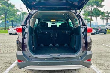 Selling White Toyota Rush 2019 in Makati