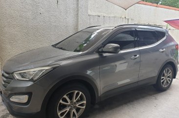 White Hyundai Santa Fe 2013 for sale in Automatic