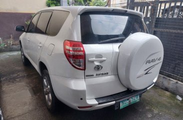 Selling White Toyota Rav4 2011 in Quezon City