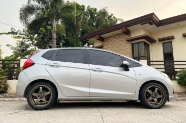 Selling White Honda Jazz 2018 in Manila