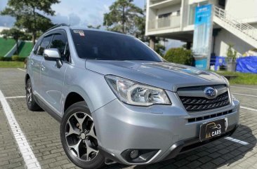 Selling White Subaru Forester 2014 in Makati