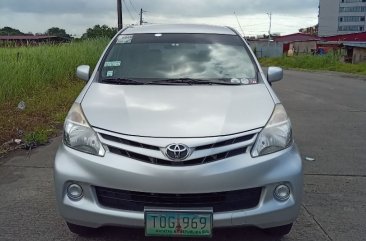 Selling White Toyota Avanza 2012 in Las Piñas