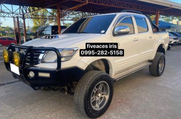 Selling White Toyota Hilux 2014 in Mandaue