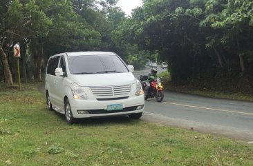 Selling White Hyundai Starex 2011 in Pasig