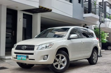 White Toyota Rav4 2011 for sale in Automatic