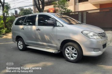 White Toyota Innova 2012 for sale in Quezon City