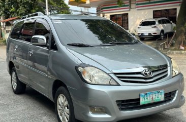 White Toyota Innova 2009 for sale in Quezon City