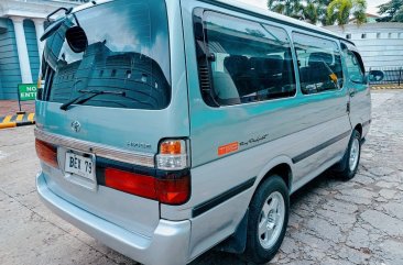 Selling White Toyota Hiace 2010 in Caloocan