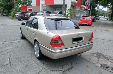 Selling White Mercedes-Benz C220 1994 in Quezon City