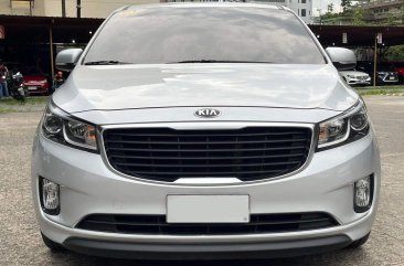 White Kia Grand carnival 2016 for sale in Automatic